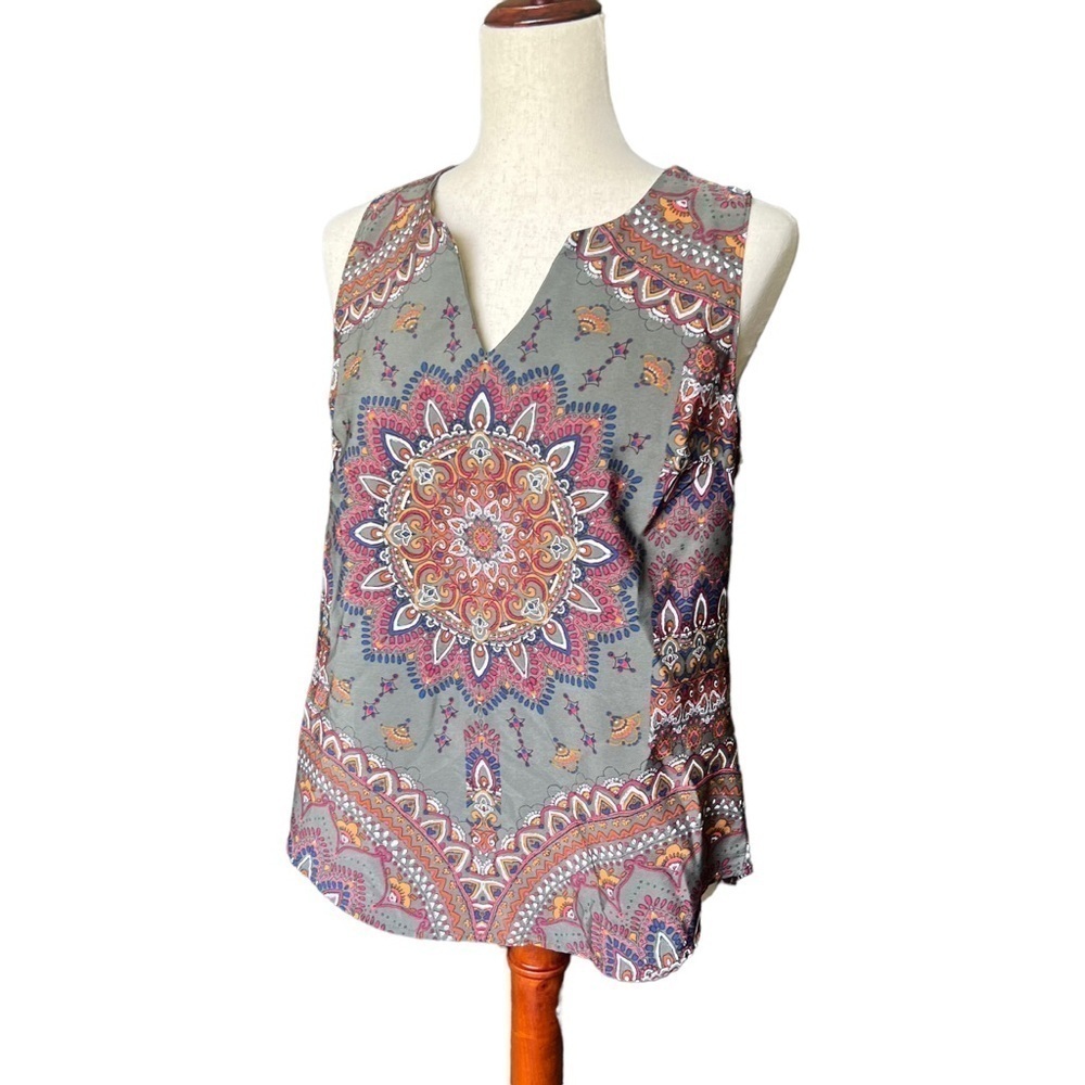 Verse Mandala Geometric Sleeveless‎ Shirt. Size: Small